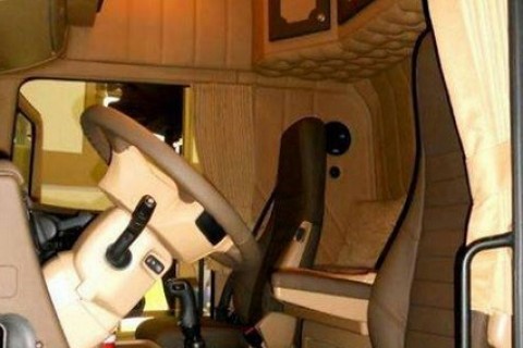 Camión tapizado a capitoné artesanal